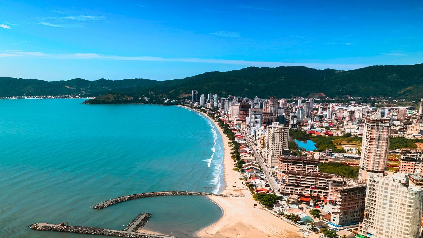 À frente da gestão executiva e comercial em Itapema